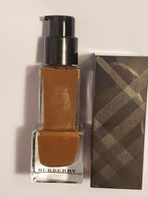 Load image into Gallery viewer, Burberry Fresh Luminous Glow foundation - Deep Brown No.66